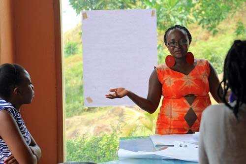 jackee-leads-writing-class