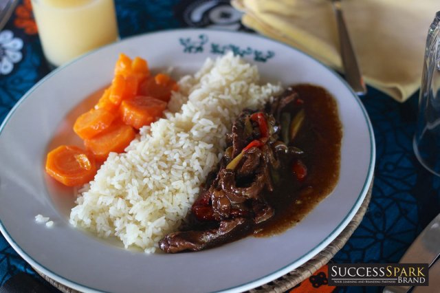 8-tanzania-lazy-lagoon-retreat-rice-and-stir-fry-beef